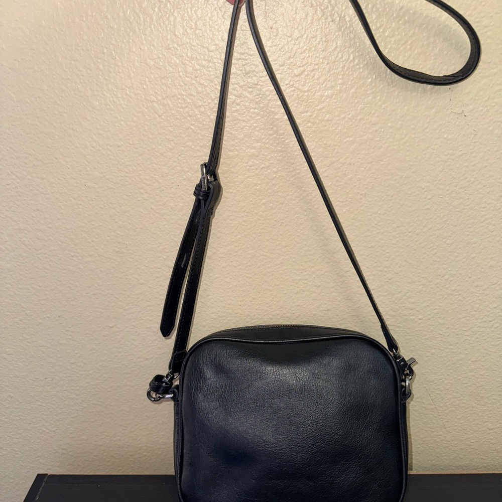 Botkier New York Chelsea Camera Bag style Black Leather Crossbody Purse